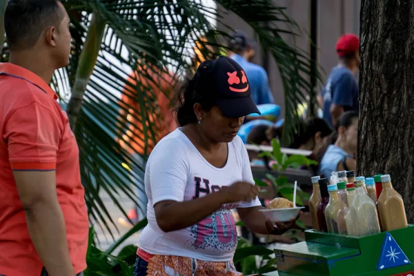 Leon Nicaragua März 2018 Nicaraguanerin Knapper Ressourcen Verkauft Auf Der — Stockfoto