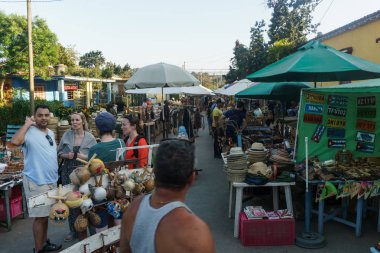 Vinales, Küba - 29 Aralık 2016: yerel el sanatları piyasadan viales, Küba.
