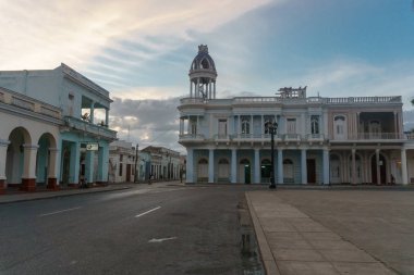 Cienfuegos, Cuba - 31 Aralık 2016: central park çevresinde