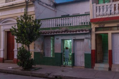 Cienfuegos, Cuba - 31 Aralık 2016: Sokak görünümü.