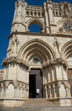 Cuenca Katedrali'nin girişinde bir ortaçağ kemer detayı, İspanya, Avrupa