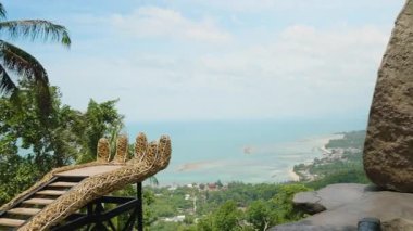 Mavi Okyanusa Bakan Dev El Platformu ve Çakışan Taş Samui 'de Geniş Açı Tepeler Arasında Büyük Çakışan Taş, Macera Bakış açısı