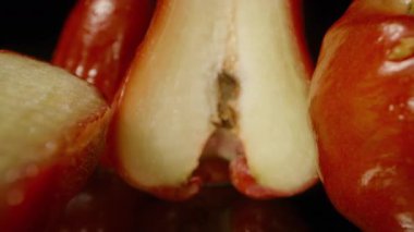 Dolly Kaydırma Tekniği, Egzotik Üretim Ekranı Konsepti Kullanılarak Yansıtıcı Yüzeyde Tek Kesikli Elma Çizgisi Ön Görünümü