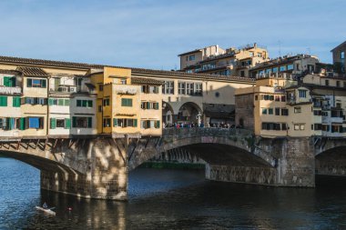 Ponte Vecchio Arno Nehri üzerinde. Florence, İtalya 