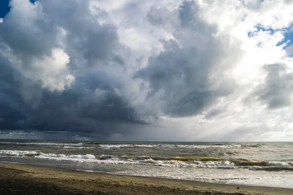 Dramatik Gökyüzü Abnove Denize Yakın Roma Talya — Stok fotoğraf