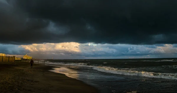 Ciel Dramatique Dessus Mer Près Rome Italie — Photo