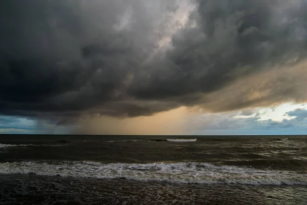 Dramatische Hemel Boven Zee Buurt Van Rome Italië — Stockfoto