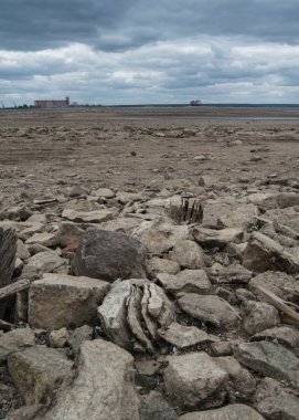 Kazan, Rusya Volga Nehri'nin sığlanması nedeniyle ortaya çıkan eski kaldırım,