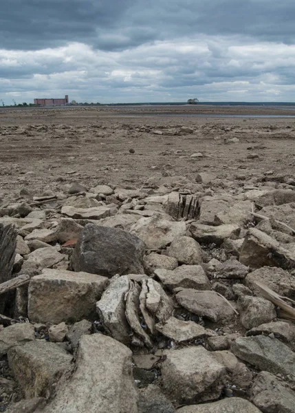 Kazan, Rusya Volga Nehri'nin sığlanması nedeniyle ortaya çıkan eski kaldırım,
