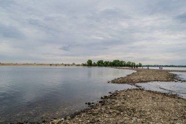 Kazan, Rusya Volga Nehri'nin sığlanması nedeniyle ortaya çıkan eski kaldırım,