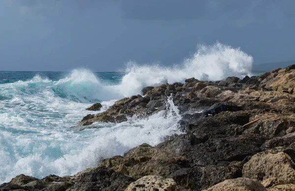 Välimeri Myrskyn Aikana Kyproksella — kuvapankkivalokuva