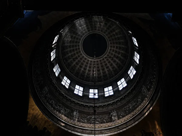 La cupola della Cattedrale di Kazan a San Pietroburgo, Russia. Luce e ombra — Foto Stock