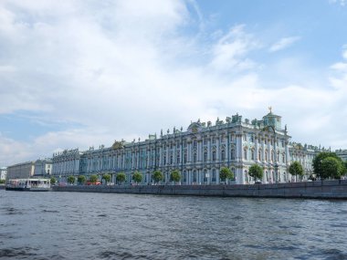 St. Petersburg, Rusya 'daki Neva Nehri kıyısındaki Kış Sarayı Hermitage.