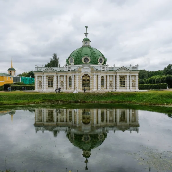 石窟中的计数 Sheremetyev 库斯科 莫斯科庄园 — 图库照片