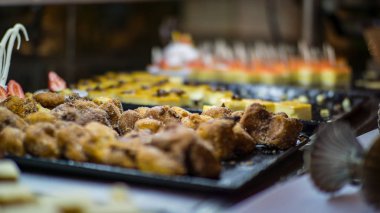 Açık büfe yemekler lezzetli bir tabak
