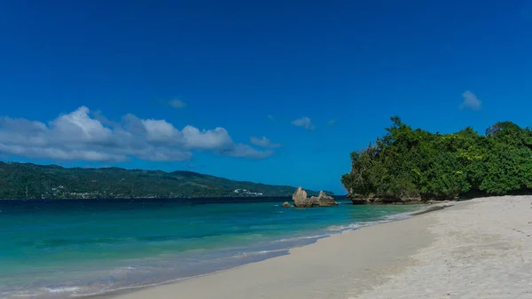 海滩在加勒比岛上 巴卡尔迪岛 — 图库照片