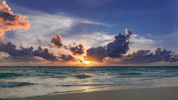 Romántico Amanecer Atardeceres Caribe Tropical Playa Punta Cana Norte Del —  Fotos de Stock