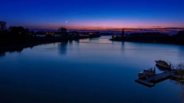 Zachód Słońca Lecie Riverside Rzece Ren Duisburg Niemcy — Zdjęcie stockowe