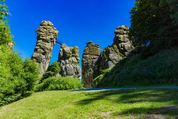Ein Wunder Der Natur Felsen Aus Kalkstein Außensteine lizenzfreie Stockbilder