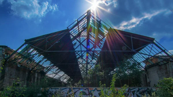 Eski hall ve sanayi kalıntıları