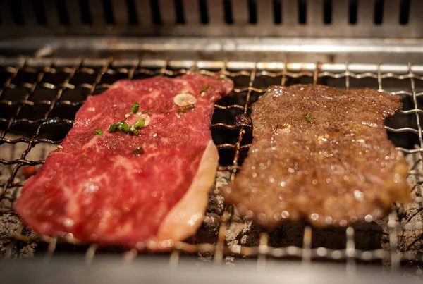 Tranches Bœuf Porc Crues Sur Grille Pour Barbecue Yakiniku Style — Photo