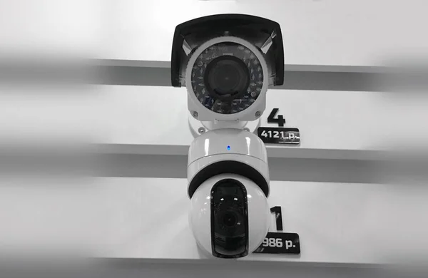 Cctv カメラ。壁にセキュリティ カメラ。私有財産の保護. — ストック写真