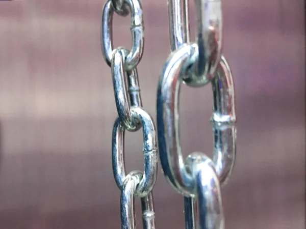 Photo of metallic chain on black background. metallic texture pattern tech innovation concept background — Stock Photo, Image
