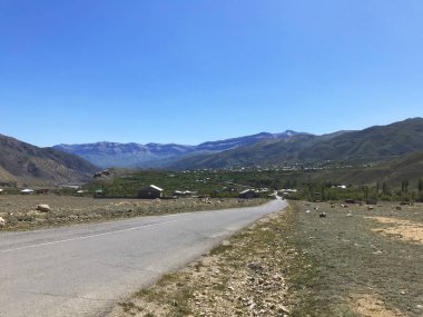 Dağ tepe aralığı manzara. Yeşil dağ görünümü. 