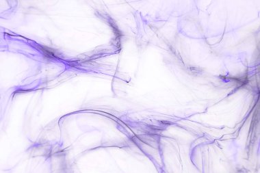 Beyaz kağıt arka planda renkli mürekkep ve suluboya doku. 