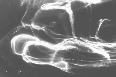 gri ve beyaz mürekkep, suluboya doku, kağıt arka plan. 