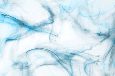 Beyaz kağıt arka planda renkli mavi mürekkep. Doku