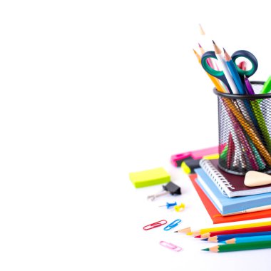 Beyaz arkaplanda izole edilmiş okul kavramına geri dön