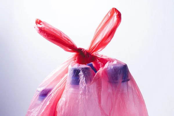 Plastikflaschen in der Verpackung. — Stockfoto