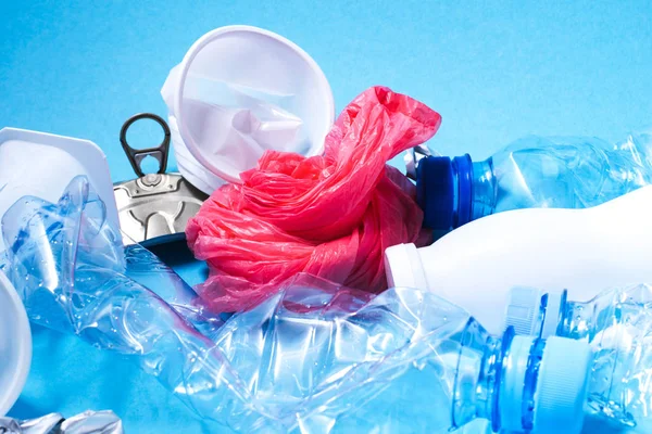 Geri dönüşüm plastiğinin görüntüsünü kapatın