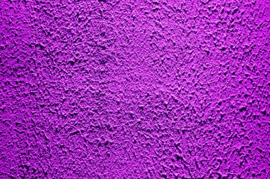 Parlak mor sıva ile kaplı parlak ışıklı yüzey.