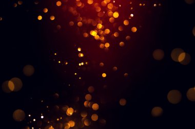 Siyah arkaplanda altın soyut bokeh.