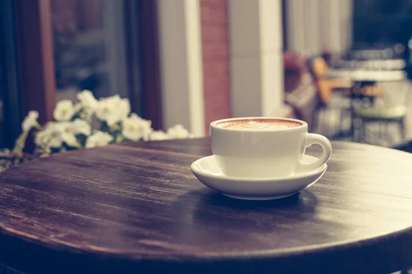 Vista de una terraza de verano cafetería . — Foto de Stock