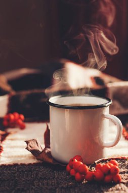 Sonbahar sıcak kahve ya da çay fincanı.