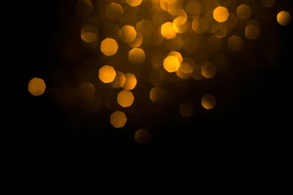 Goldenes abstraktes Bokeh auf schwarzem Hintergrund. — Stockfoto