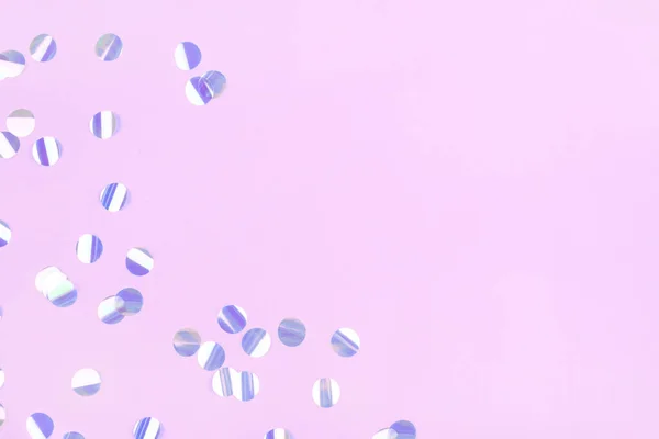 Перлинна конфетті на рожевому фоні . — стокове фото