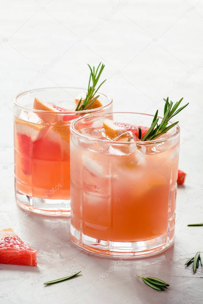 Refreshing grapefruit cocktail with ice and rosemary.