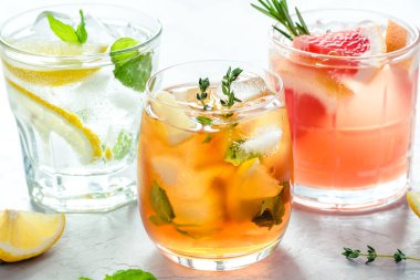 Yaz buzlu ferahlatıcı içecekler.