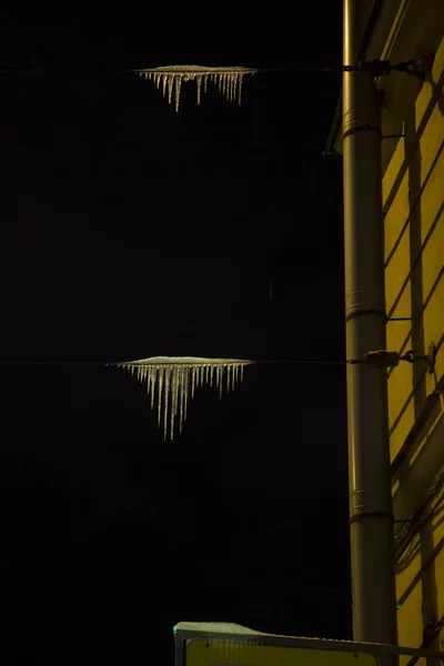 Vista Baixo Ângulo Icicles Linhas Energia São Petersburgo Rússia — Fotografia de Stock