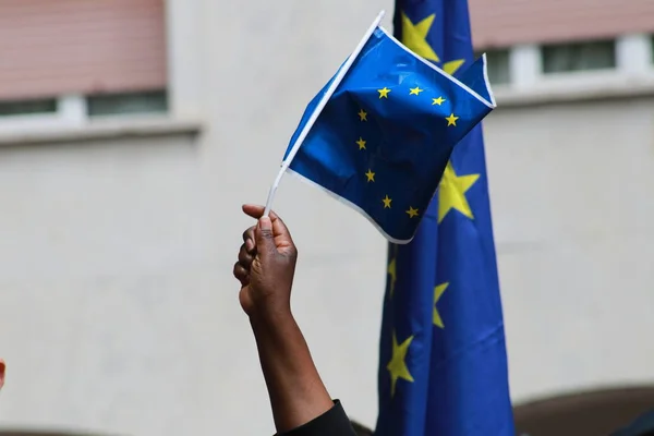 Mano Ondeando Bandera Unión Europea —  Fotos de Stock