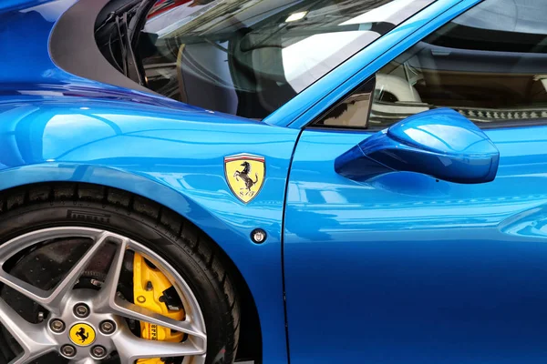 Modena, İtalya, Mayıs 2019 - Motor Valley Fest sergisi, Ferrari F8 Tribute detayı