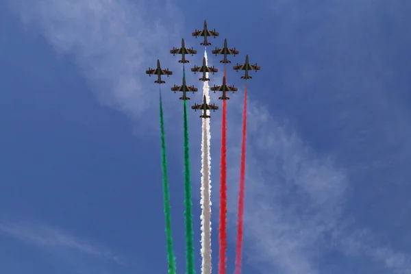 모데나 이탈리아 2019년 21일 하늘에서 프레체 삼색진화 — 스톡 사진