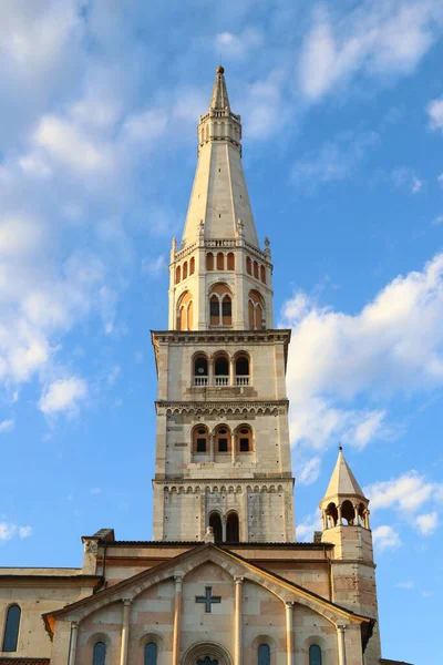 Modena Italia Torre Ghirlandina Monumento Unesco Piazza Grande Campanilla Ciudad —  Fotos de Stock