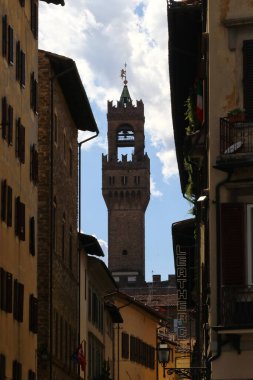 Palazzo Vecchio Kulesi (Eski İnşaat Kulesi), Floransa, İtalya 'nın antik caddelerinden bir göz at