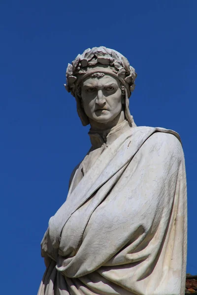 意大利佛罗伦萨圣克罗齐广场 圣十字广场 意大利著名诗人但丁 阿利谢里纪念碑 — 图库照片