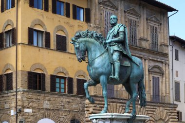 Birinci Cosimo Medici 'nin Binicilik bronz heykeli, Signoria Meydanı, Floransa, İtalya, turistik yer